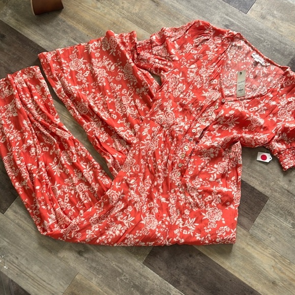 COCO & JAIMESON FLORAL WIDE LEG JUMPSUIT SIZE MEDIUM NEW WITH TAGS - Picture 1 of 3